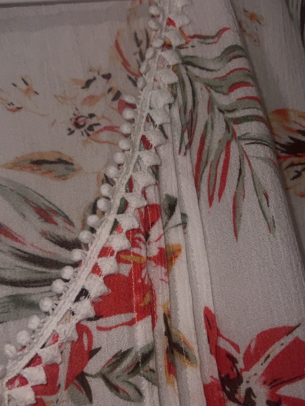 Skies Are Blue White Floral Sleeveless Camisole with Red Accents - Picture 4 of 4